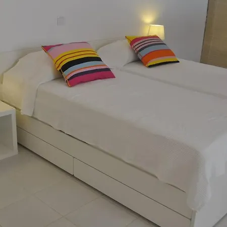 4-bedroom With Garden & Pool & Ac At The Da Rocha بورتيماو